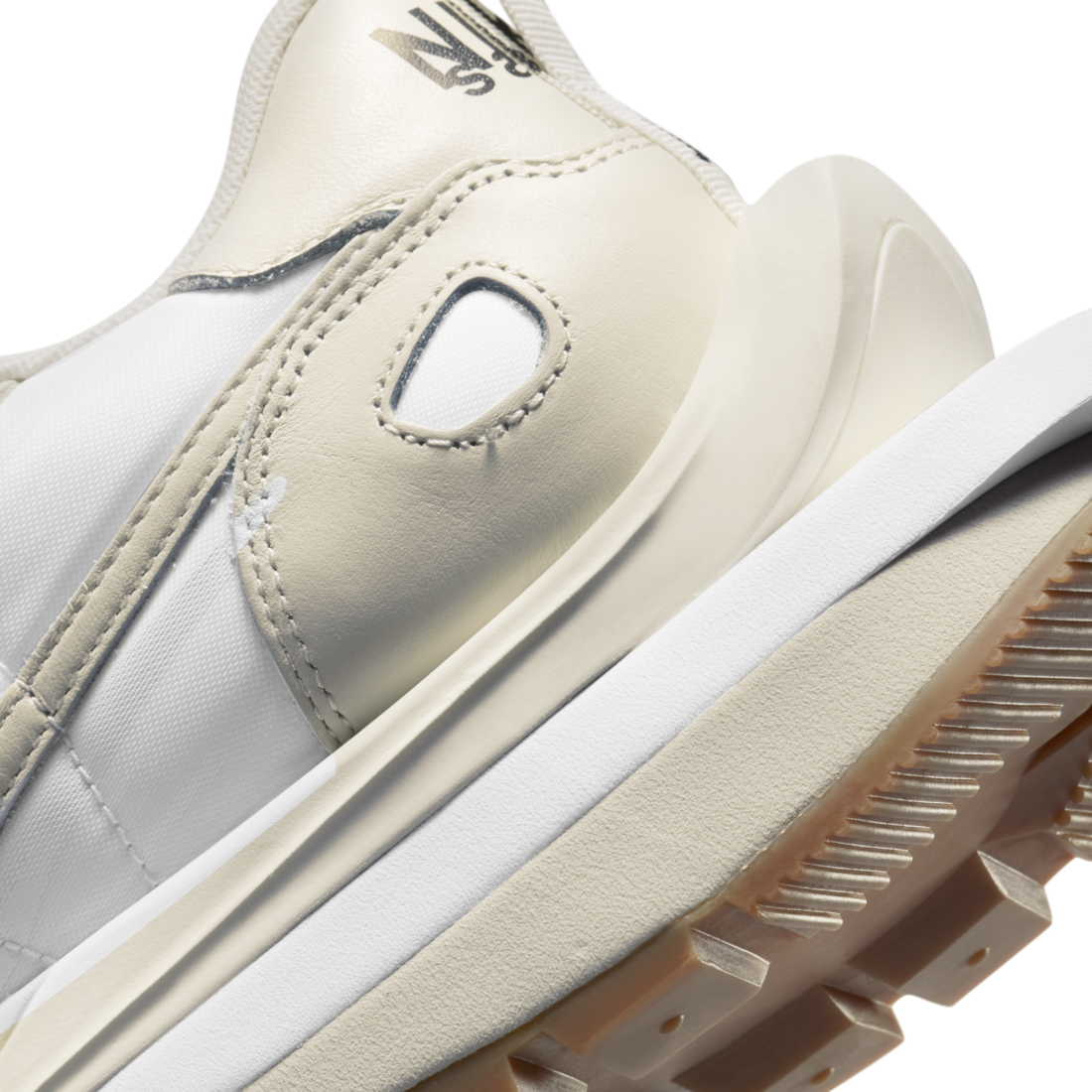 Nike Vaporwaffle sacai Sail Gum