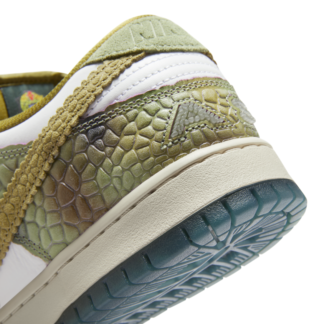 Nike SB Dunk Low Alexis Sablone Chameleon