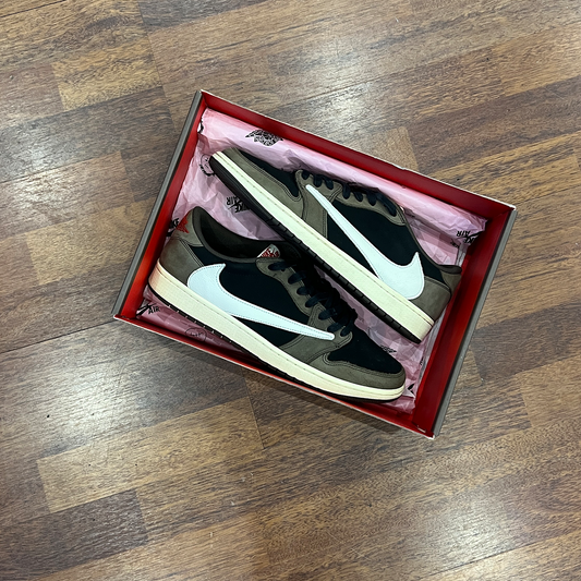 Jordan 4 Retro SP A Ma Maniére Violet Ore Size 42 (Used)