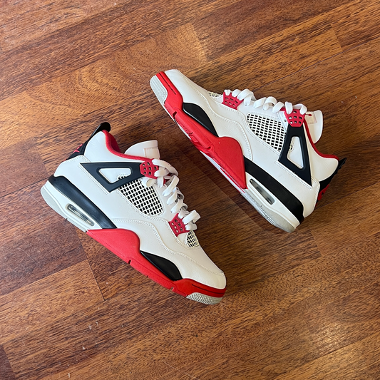 Jordan 4 Retro White Thunder Size 44 (Used)