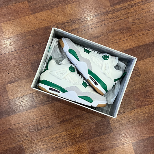 Jordan 4 Retro SP A Ma Maniére Violet Ore Size 42 (Used)